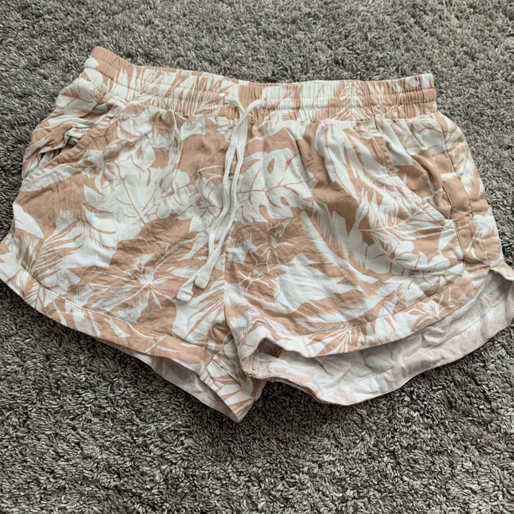 Billabong Leaf shorts size S